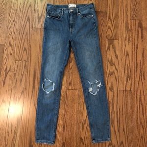 Free People knee ripped skinny jeans size 28